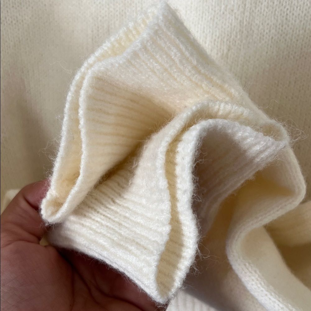 Like New! Luna Ivy 3D Bow Cardigan Sweater Ivory With Pearl Buttons in Size L - Picture 8 of 13